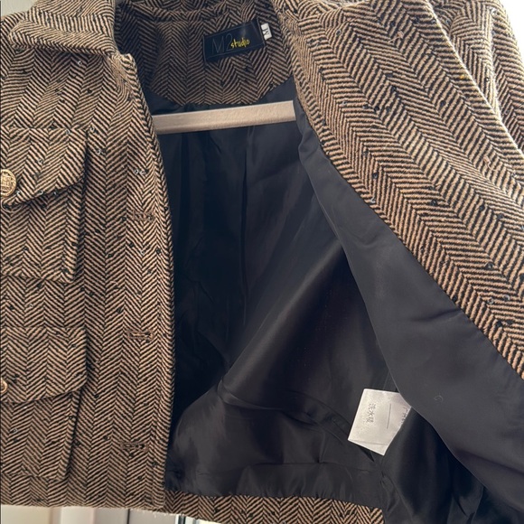 Brown Cropped Jacket with Gold Buttons - Picture 3 of 3